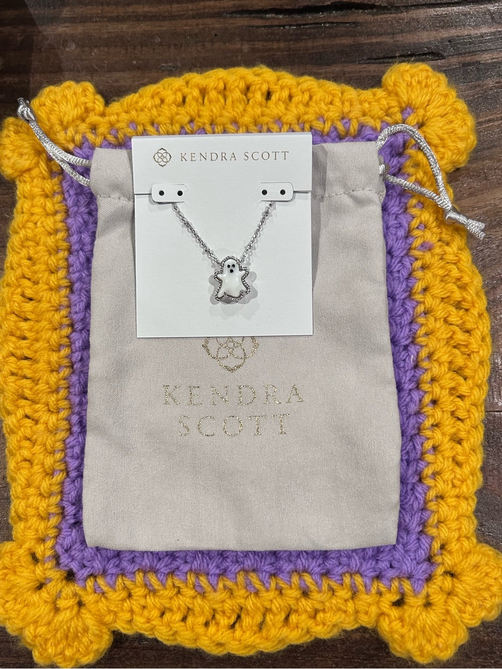 NWT Kendra Scott Silver Ghost Short Pendant Necklace - Picture 4 of 7